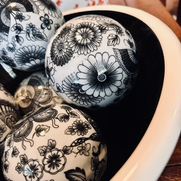 Elegant Chinoiserie Porcelain Ceramic Ball Black & White Carpet Balls Home Decor - Picture 4 of 16